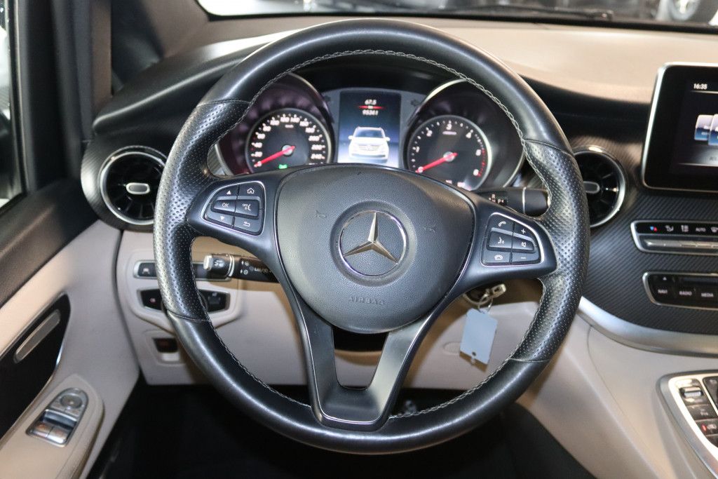 Fahrzeugabbildung Mercedes-Benz V 300 Lang AMG-Line 9GTr.-7Siz.-Navi-Carbon-AHK-