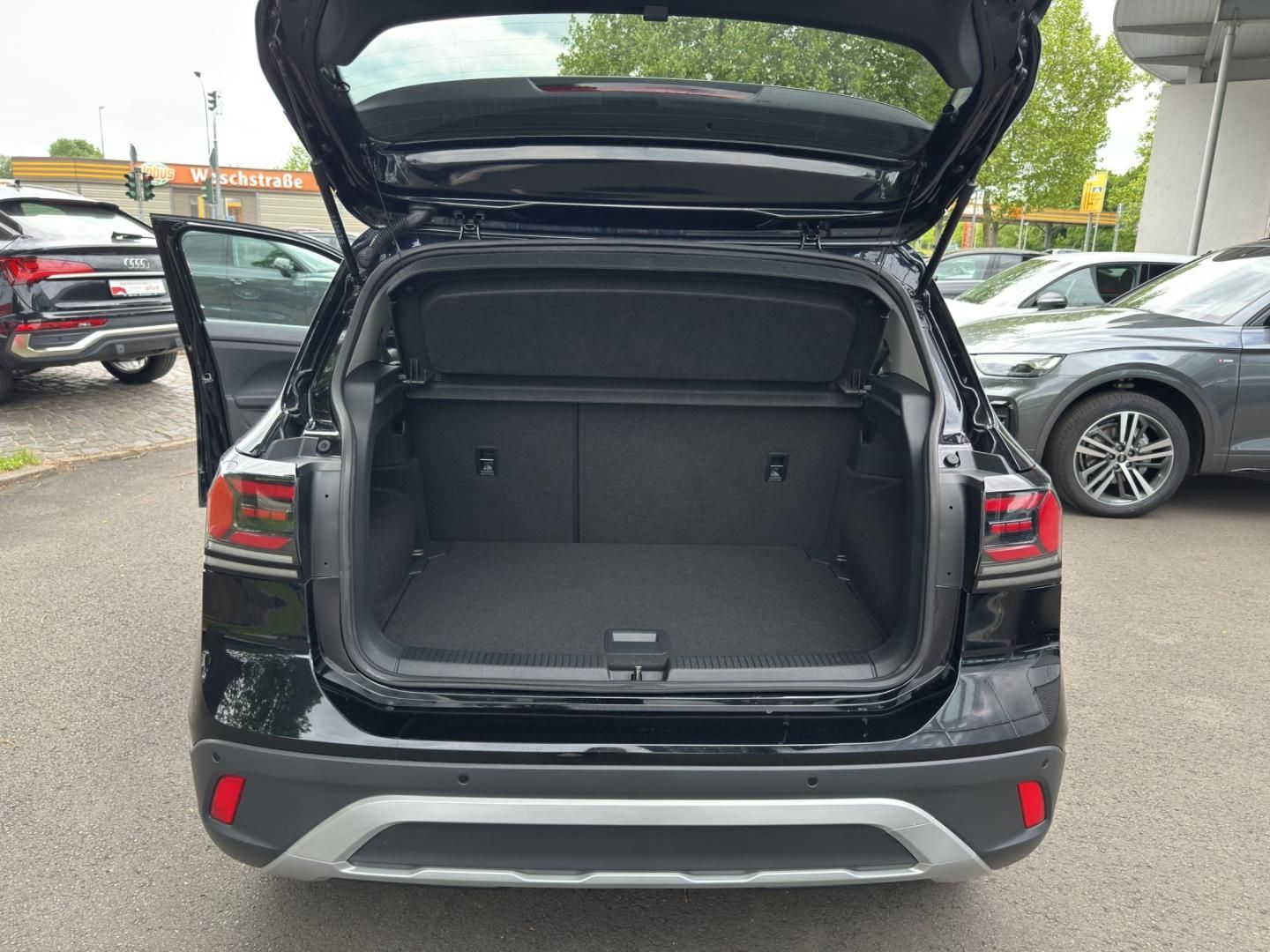Fahrzeugabbildung Volkswagen T-Cross 1.0 TSI 85 kW Life LED,Matrix,Navi,SHZ