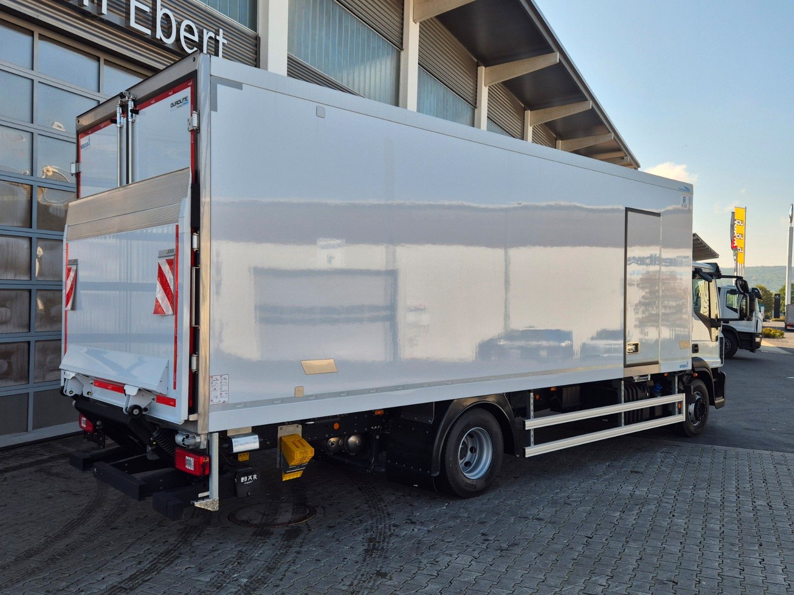 Fahrzeugabbildung Iveco Eurocargo ML160E28/P Carrier Supra 1250 LBW Tür
