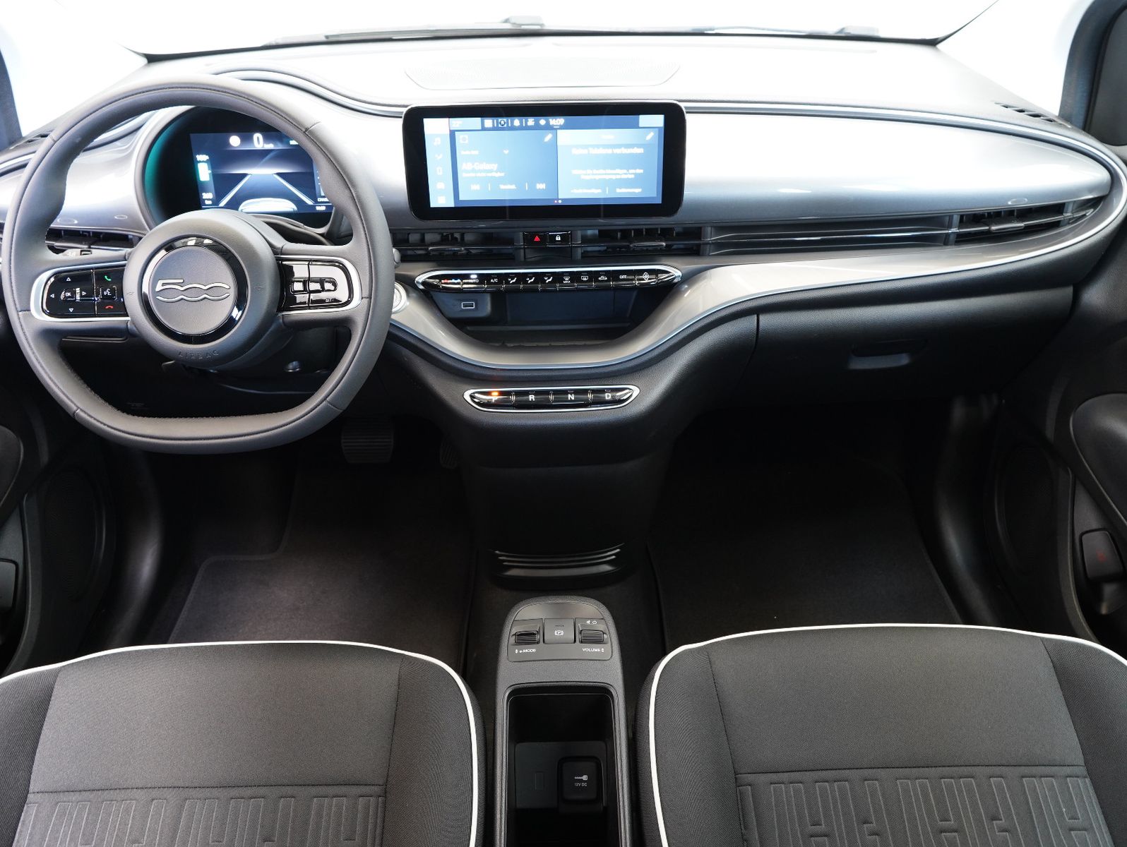 Fahrzeugabbildung Fiat 500e 87KW/42kWh/DC-LADEN/CARPLAY/DAB/SOH