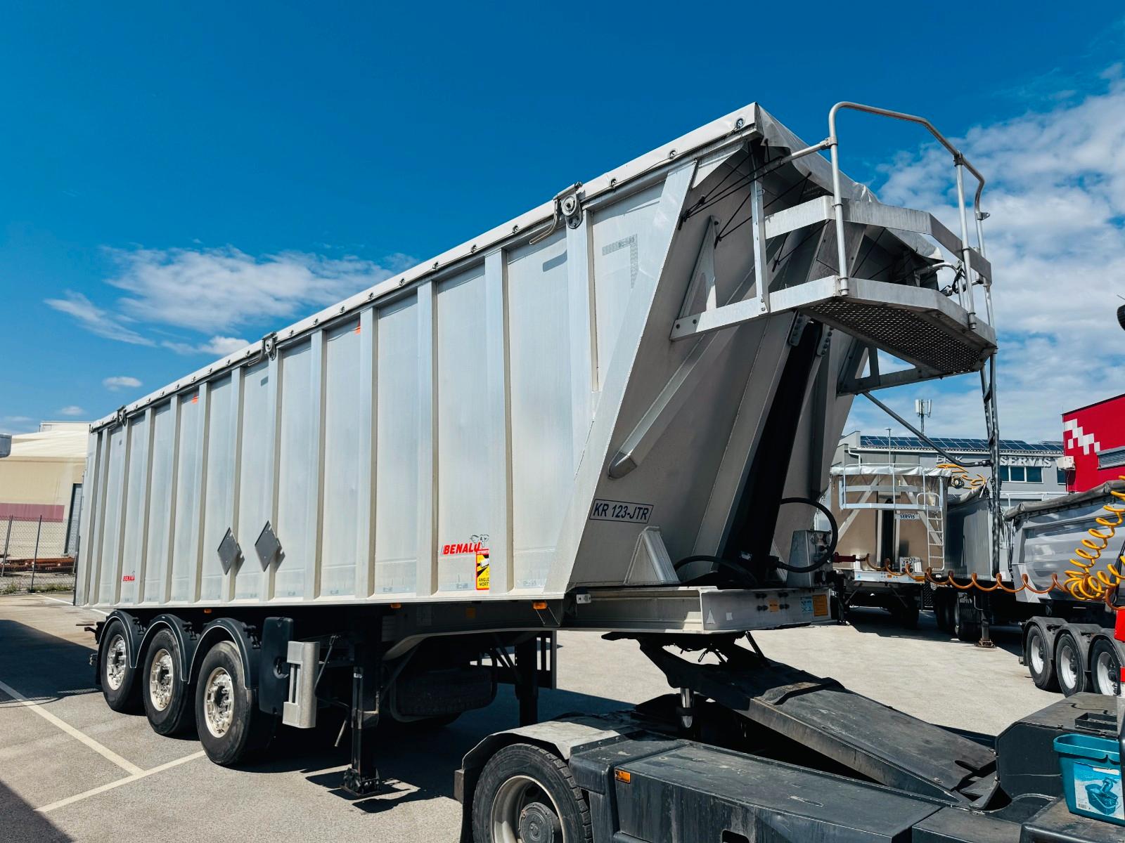 Benalu AGRILINER 50 M3 / 5500 KG / VERMIETUNG