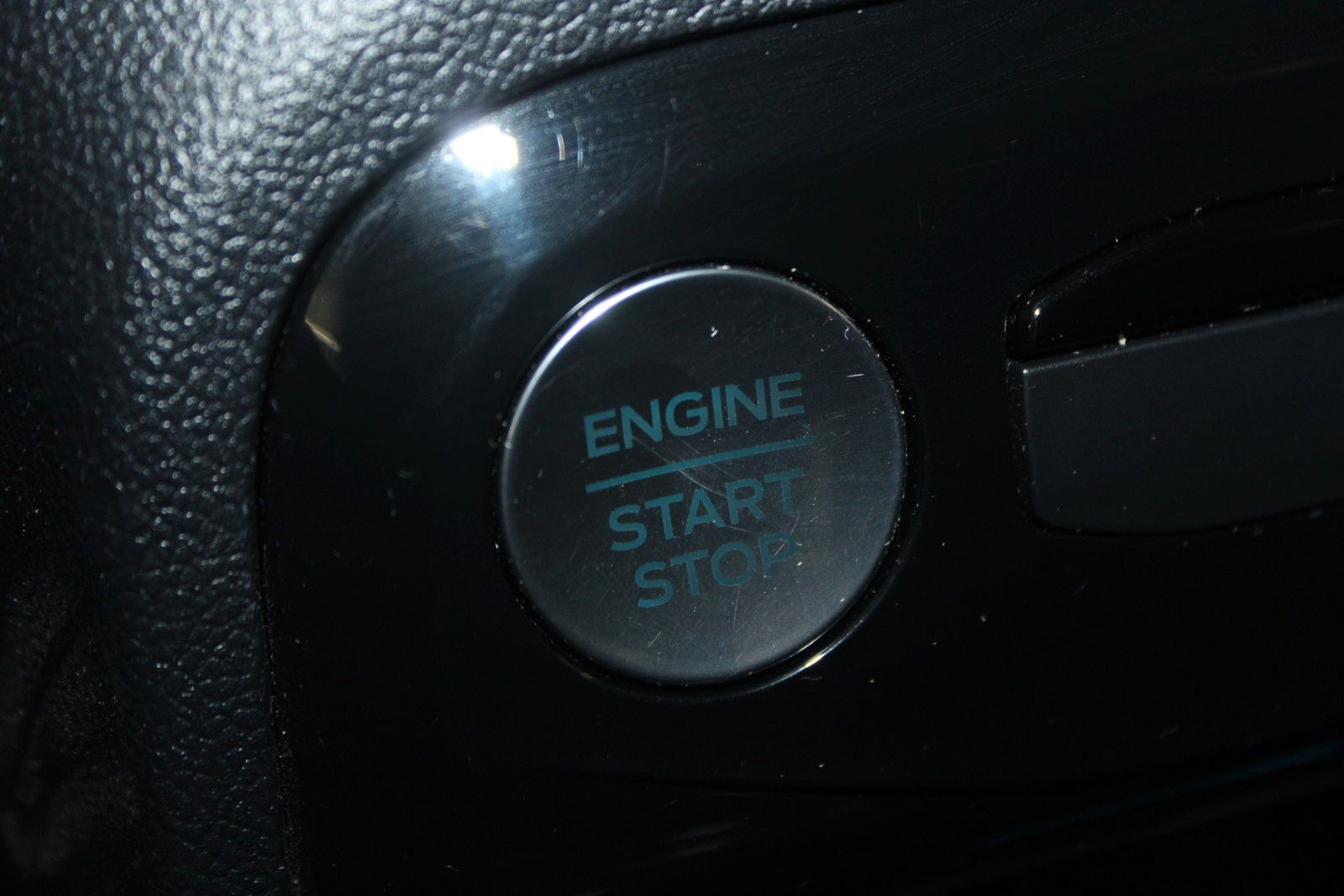 Fahrzeugabbildung Ford Kuga PHEV ST-Line GJR LED Cam WinterPaket uvm