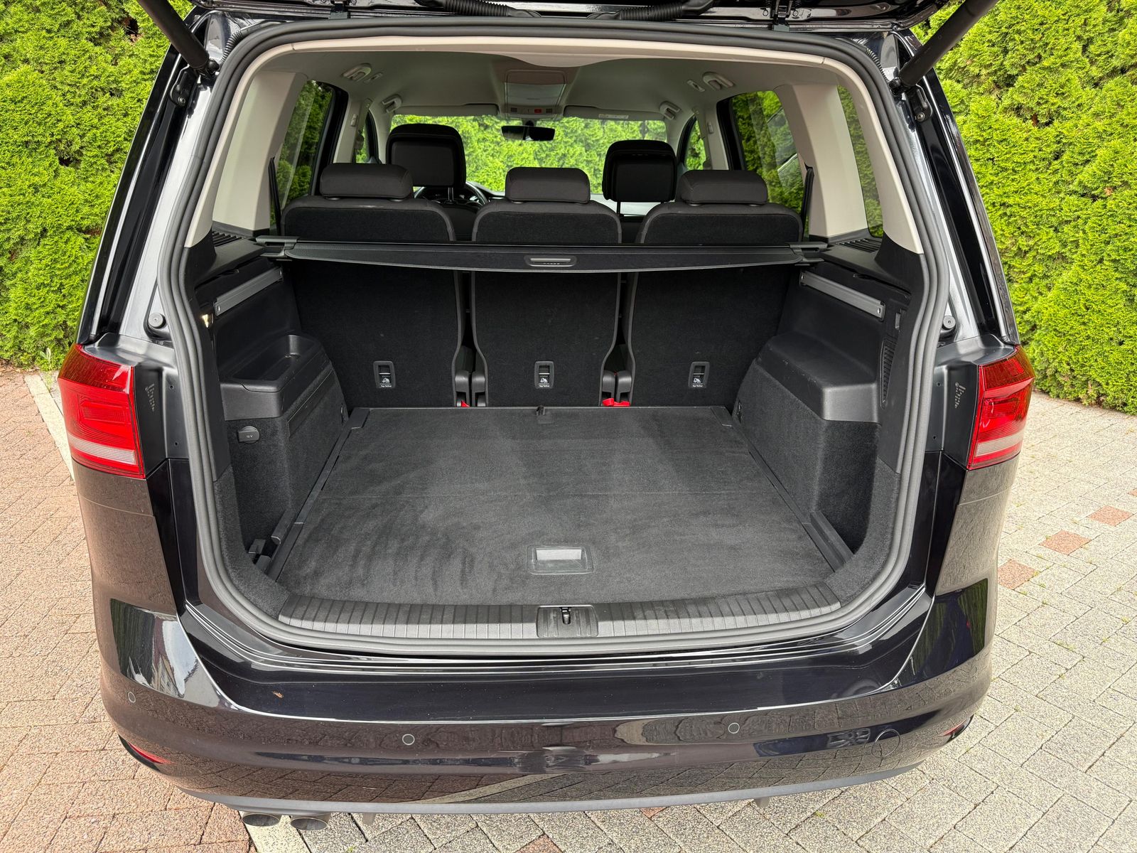 Fahrzeugabbildung Volkswagen Touran 2.0 TDI DSG Comfort LED+NAV+ACC+SHZ+CARPL