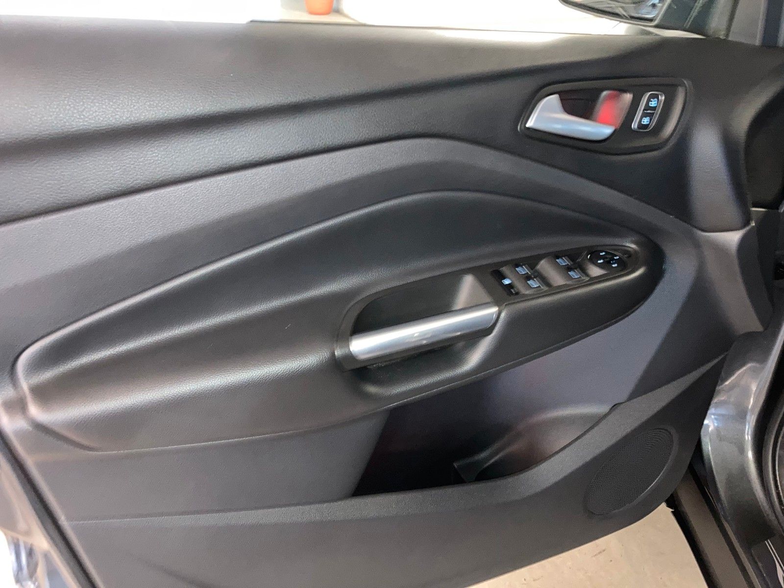 Fahrzeugabbildung Ford Kuga Titanium  Kamera, e. Heckkl., Techno-Paket