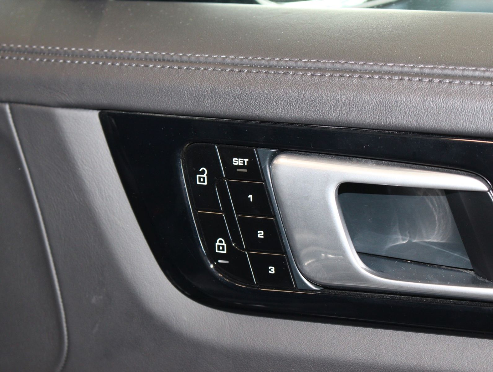 Fahrzeugabbildung Porsche Cayenne GTS*Soft Close*Hud*PNRM