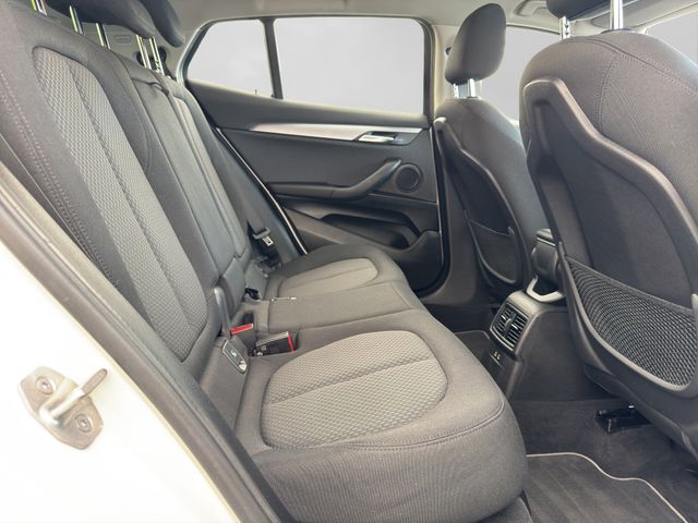 Fahrzeugabbildung BMW X2 sDrive 18i Automatik+LED+Navi+Pano+Kamera+DAB