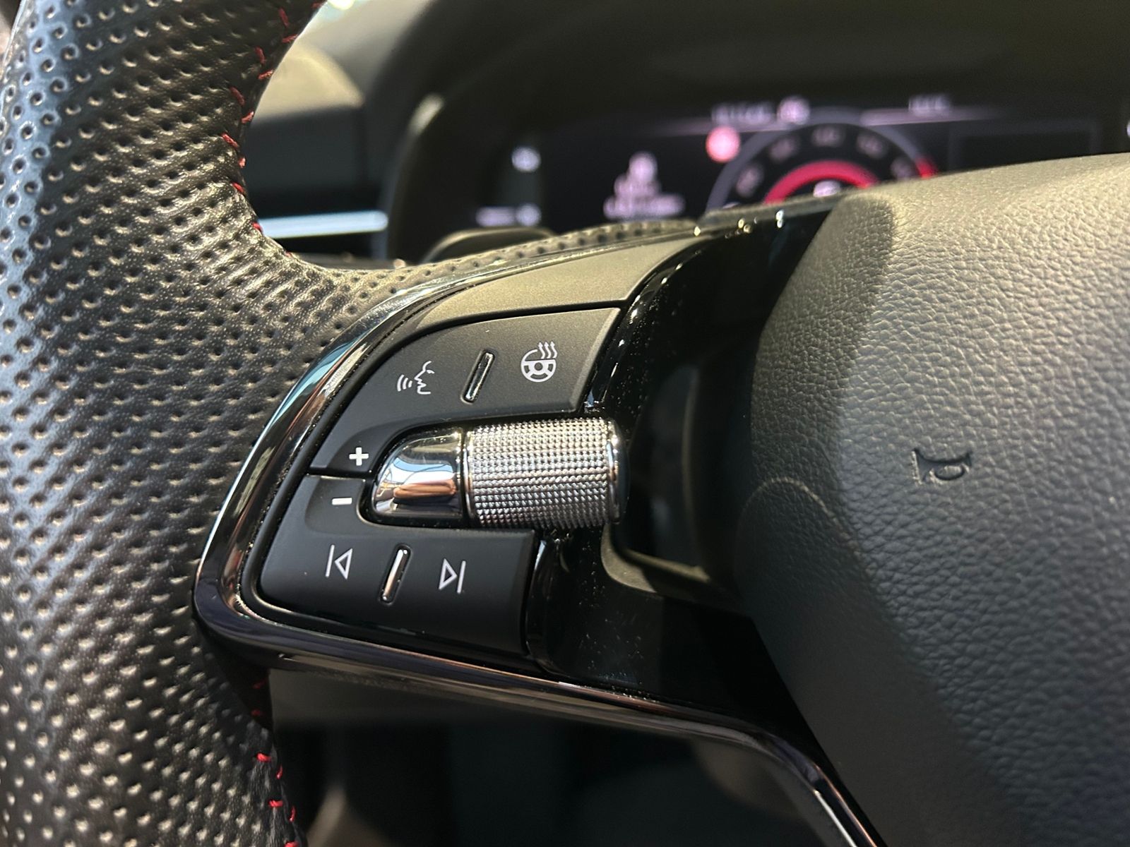 Fahrzeugabbildung SKODA Kamiq Monte Carlo AHK PANO LED NAVI