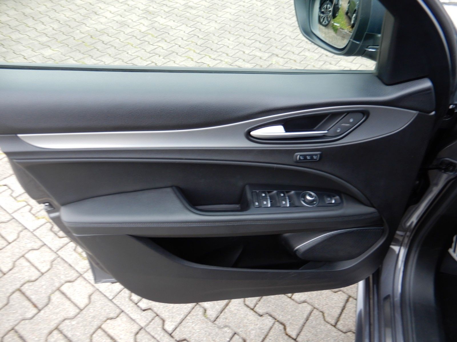 Fahrzeugabbildung Alfa Romeo Stelvio 280 PS Veloce Q4 Pano Navi Leder 20 Zoll