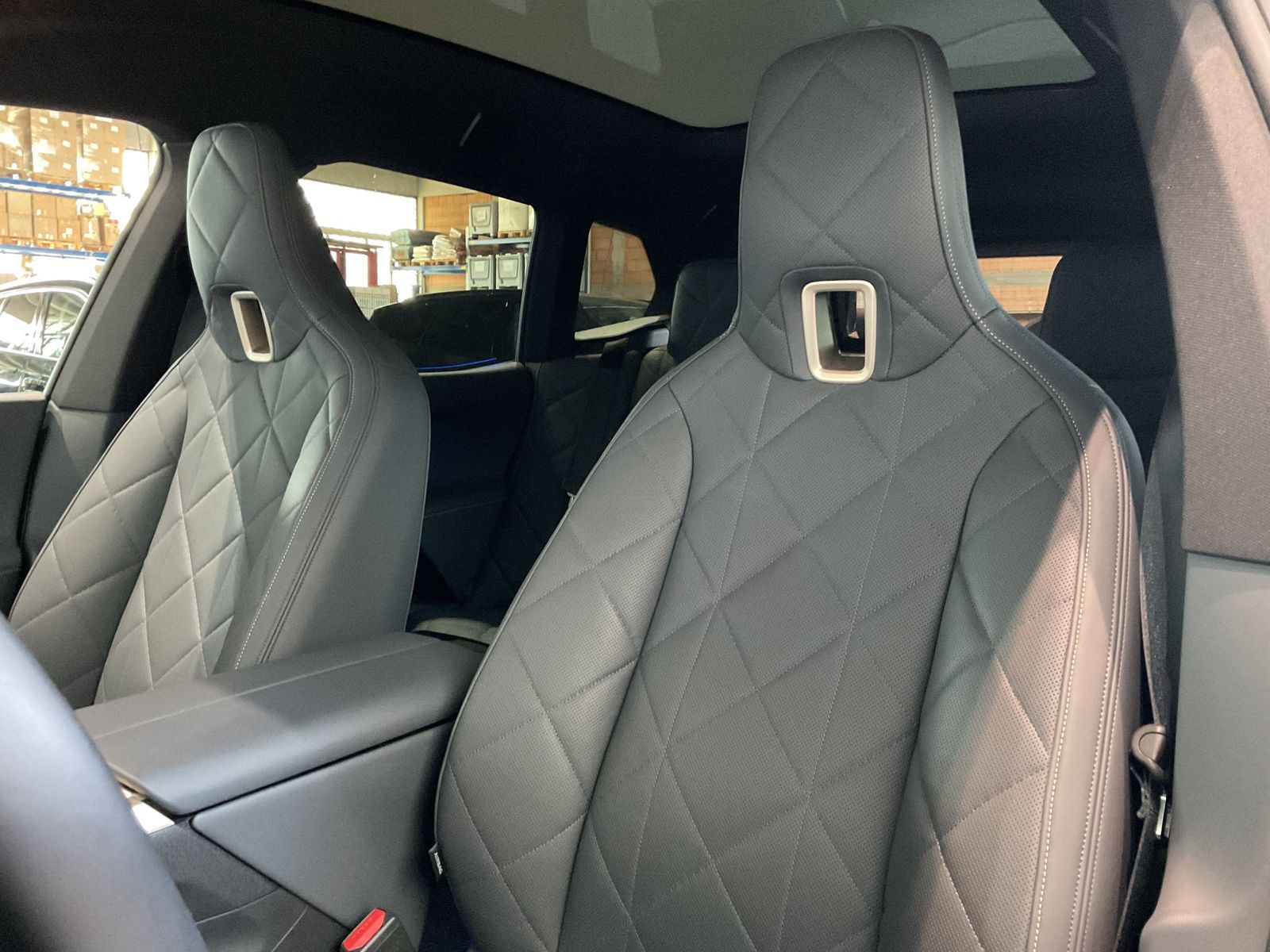 Fahrzeugabbildung BMW iX xDrive50 Sportpaket HK HiFi Pano.Dach AHK