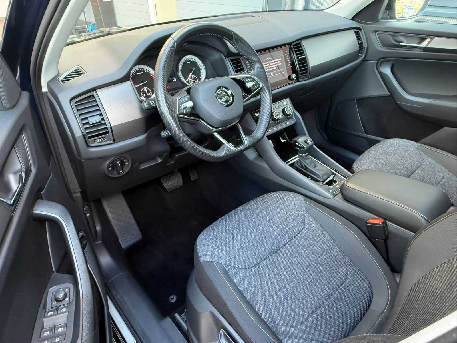 Fahrzeugabbildung SKODA Kodiaq Clever Navi,Sitzh.v+h,Alu,DSG,360°