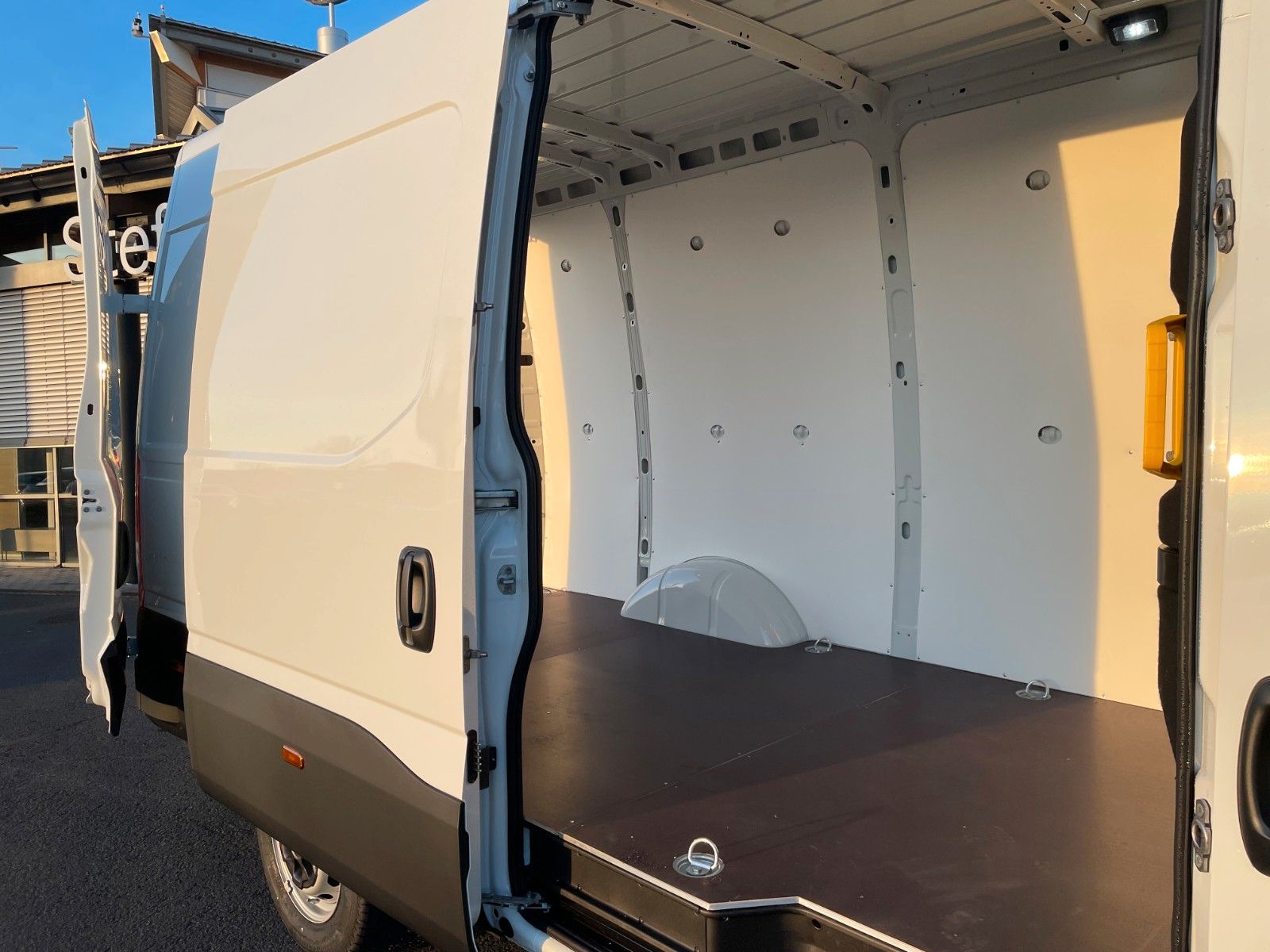 Fahrzeugabbildung Iveco Daily 35S18 HA8 3.0L *R3.520mm*Automatik*Kamera*