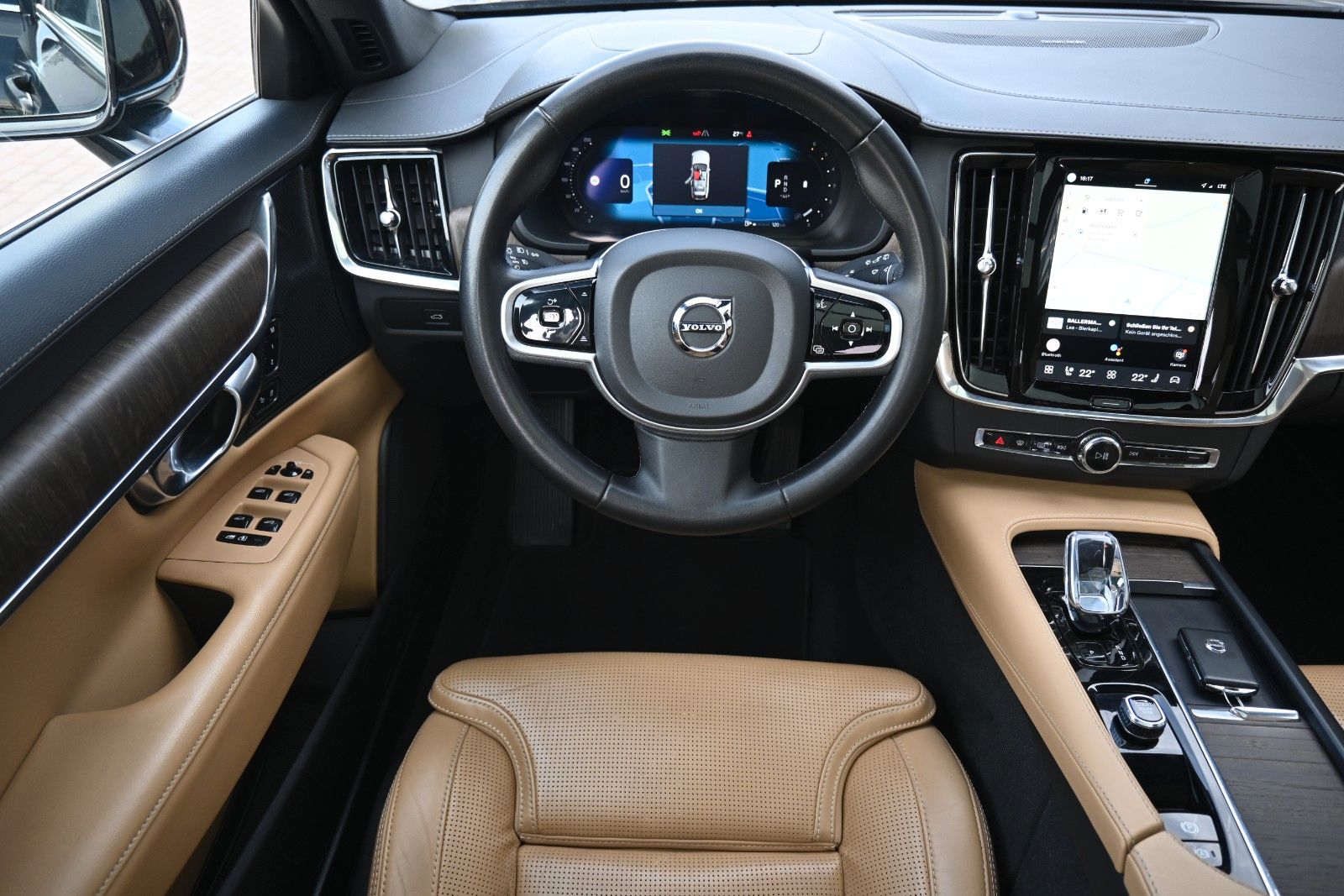 Fahrzeugabbildung Volvo V90 B4 D Plus Bright*STDHZG*360°*PANO*ACC*AHK