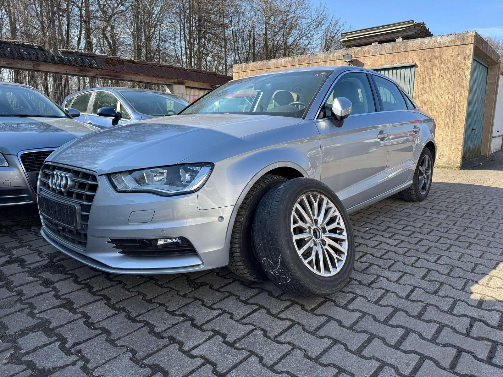 Audi A3 1.4 TFSI DSG ACT Ambiente Ultra Scheckheft U-