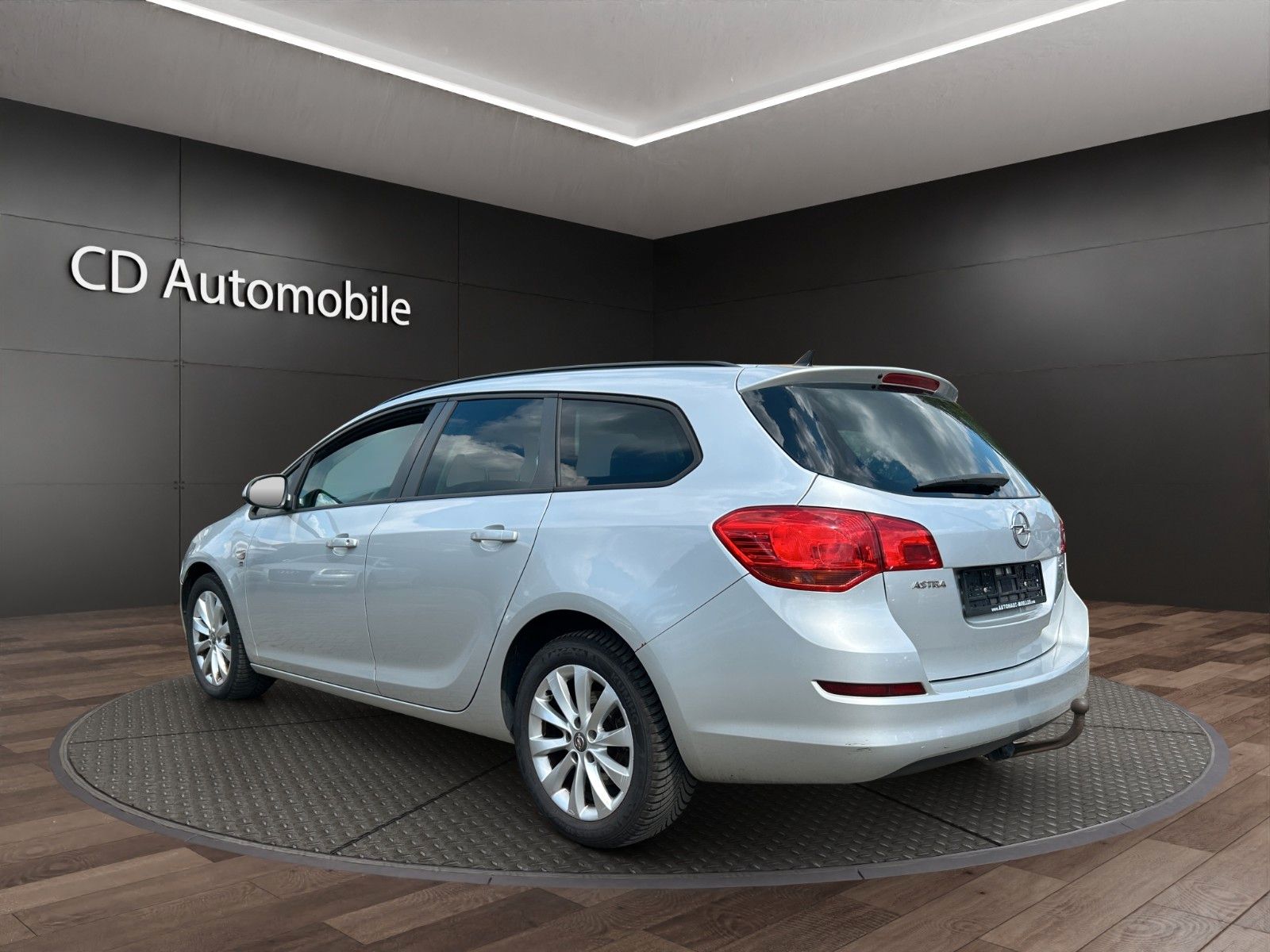 Fahrzeugabbildung Opel Astra J Sports Tourer 150 Jahre Klima/TÜV NEU