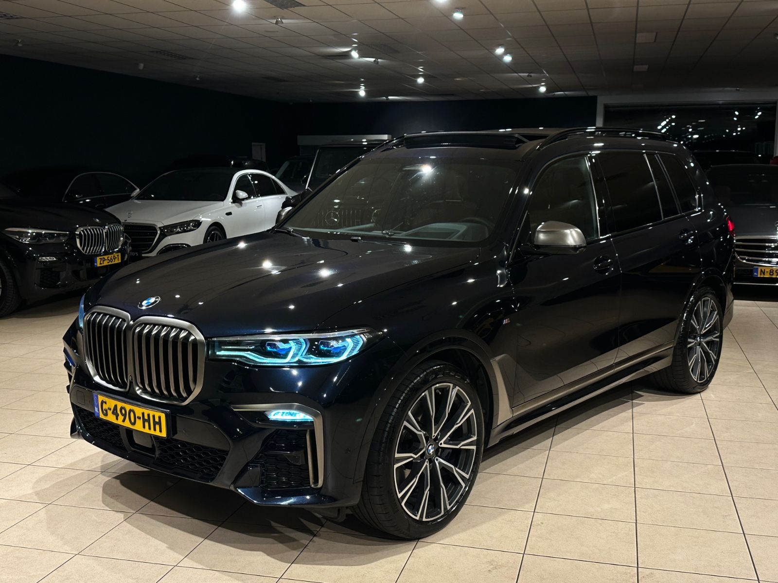 BMW X7 xDrive M50i/INDIVIDUAL/SKYLOUNGE/7-SITZ/AHK/ imagem 2