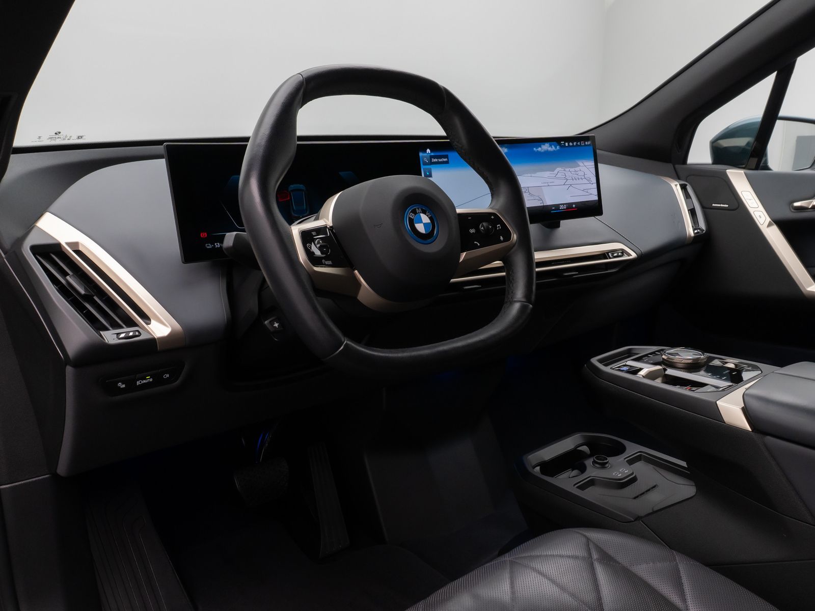 Fahrzeugabbildung BMW iX xD40 Sport Panorama 360° Laser DAB H/K 21Zoll