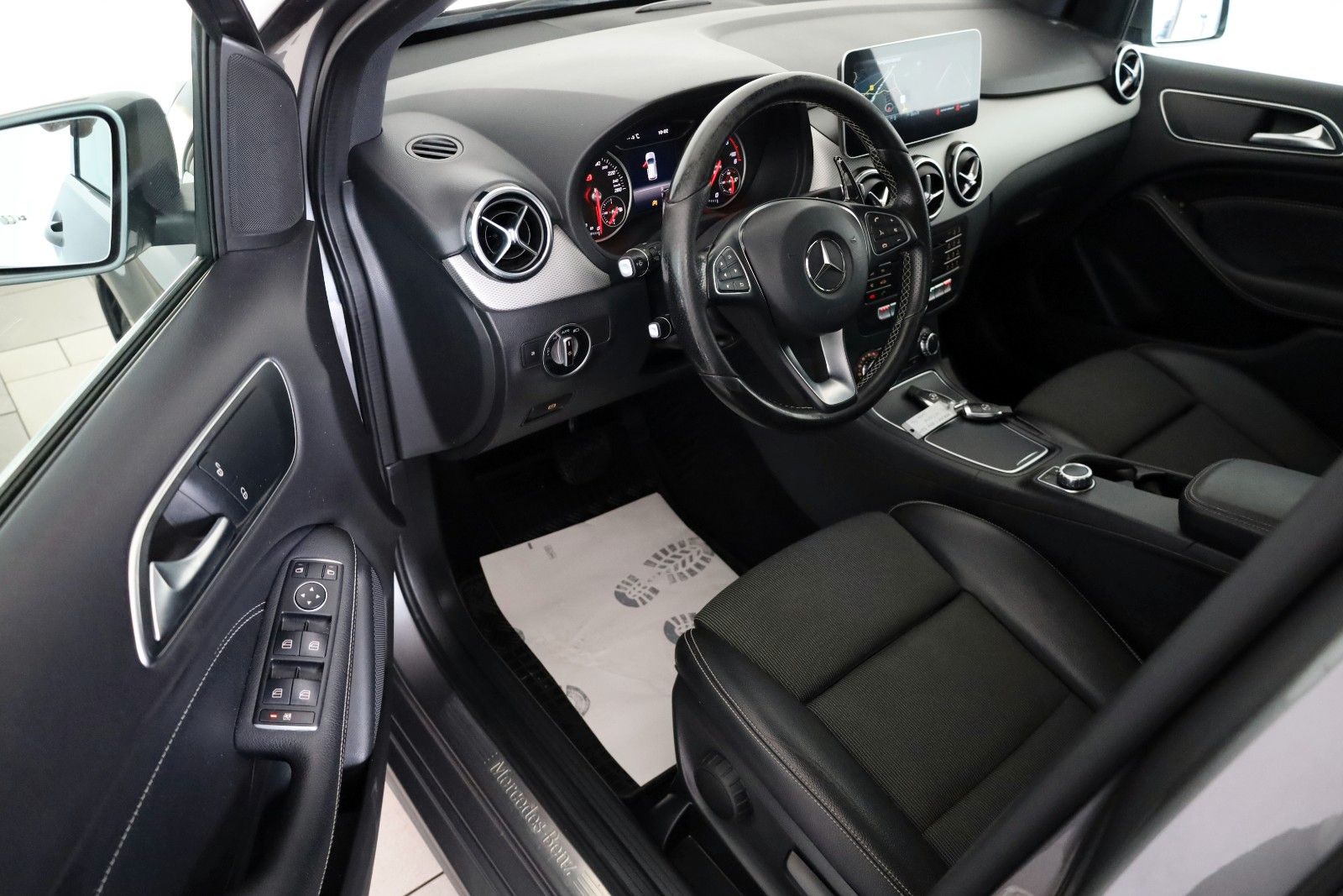 Fahrzeugabbildung Mercedes-Benz B 220 d 4MATIC DCT, T.Leder,Navi,SH,Panorama +WR