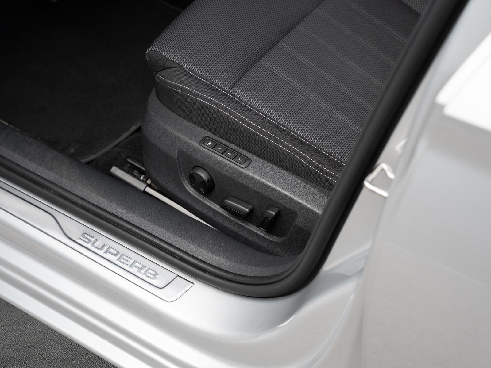 Skoda Superb Style AHK PANO Progressivlenkung DAB+, миниатюра 27