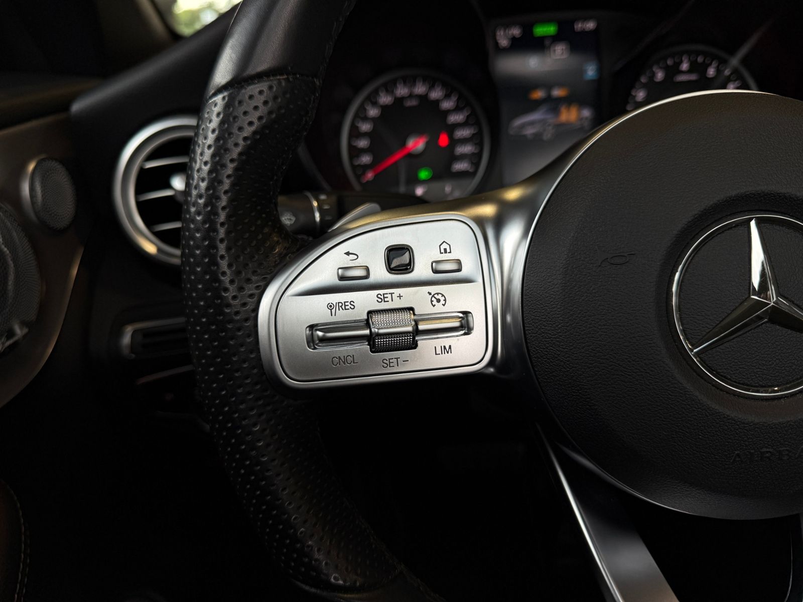 Fahrzeugabbildung Mercedes-Benz C 200 Cabrio AMG NIGHT Navi Rückfahr KAM Sounds.
