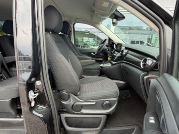 Mercedes V 220 - 12