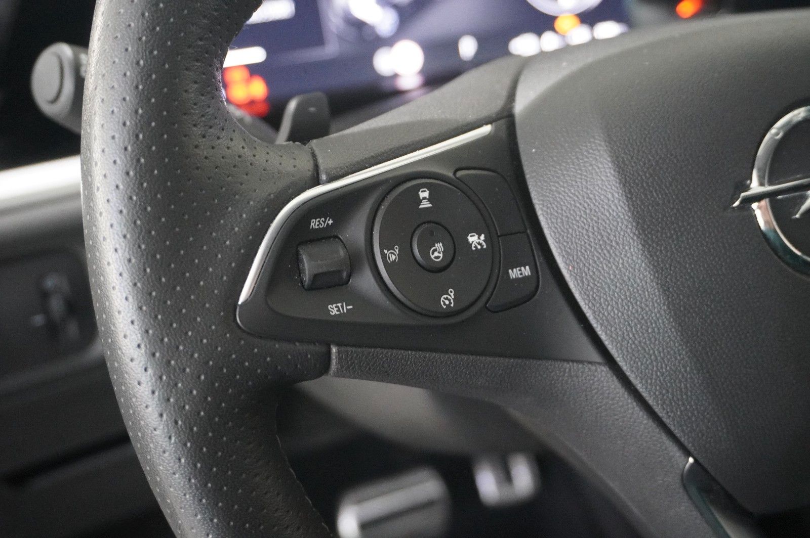 Fahrzeugabbildung Opel Grandland (X) 1.6T GSe HYBRID 4X4 NAVI/LED/SPORT