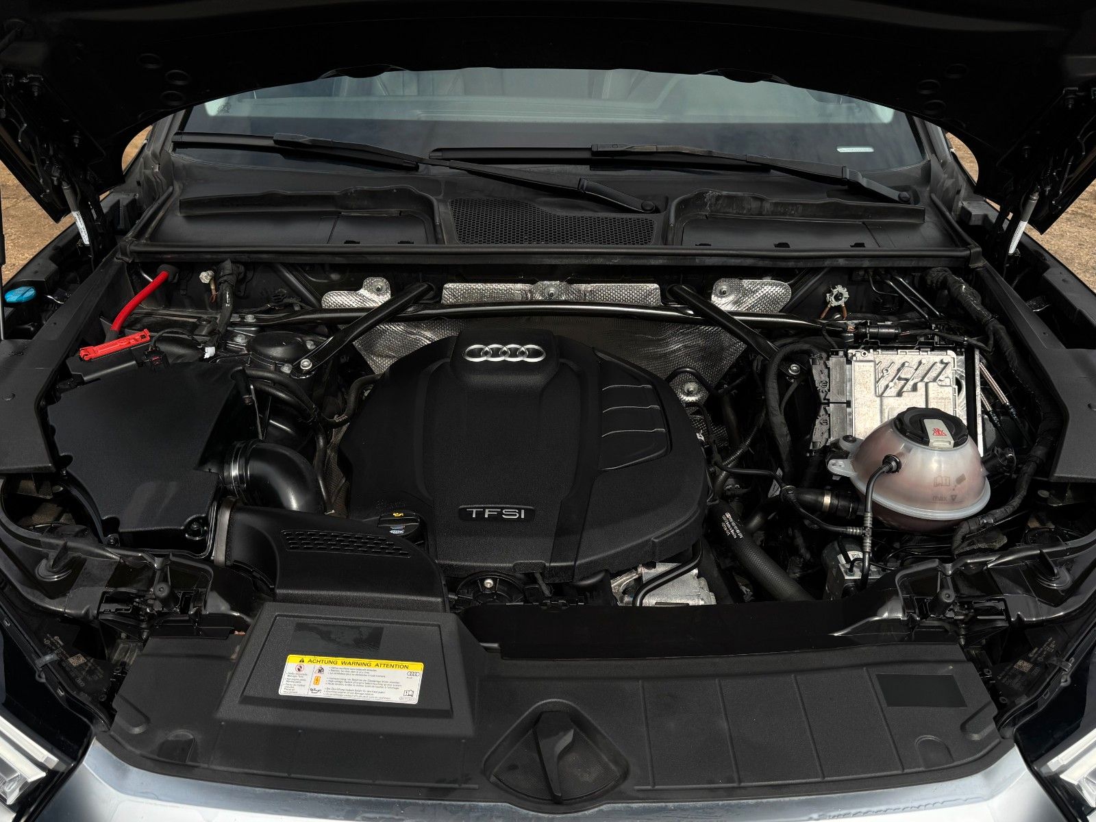 Fahrzeugabbildung Audi Q5 2.0 TFSI quattro basis Leder Kamera SHZ ACC