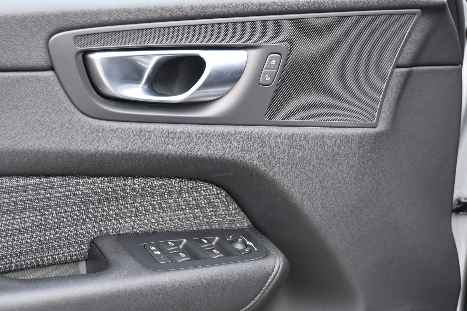 Fahrzeugabbildung Volvo XC60 B4D FWD Core*RFK*Qi*el.Heckkl*GoogleMaps