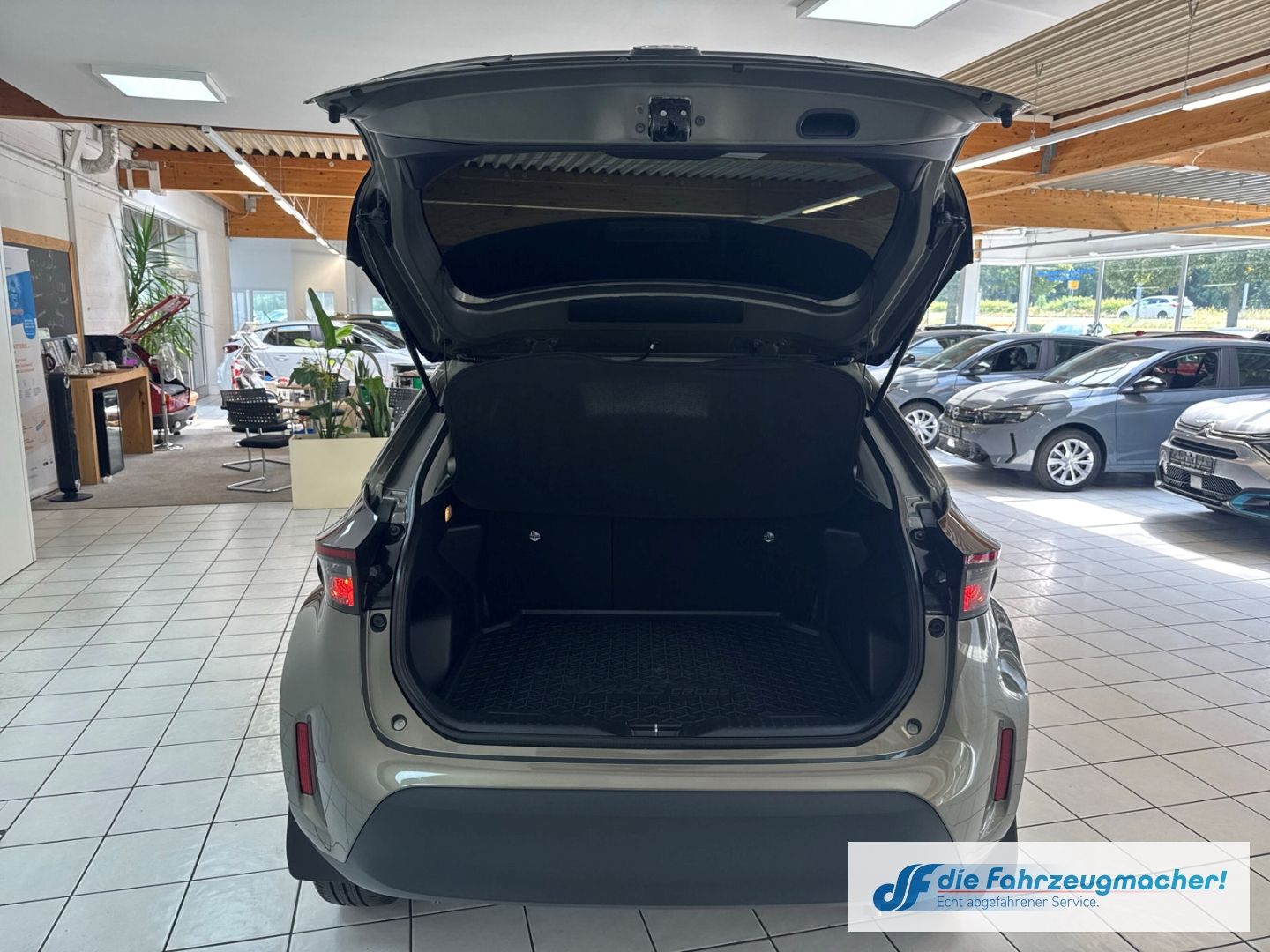 Fahrzeugabbildung Toyota Yaris Cross ACTIVE Hybrid DAB Spurhalteass. Fern