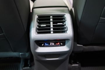 Volkswagen Tiguan 1.5 eTSI AHK Pano StHz 19 Zoll