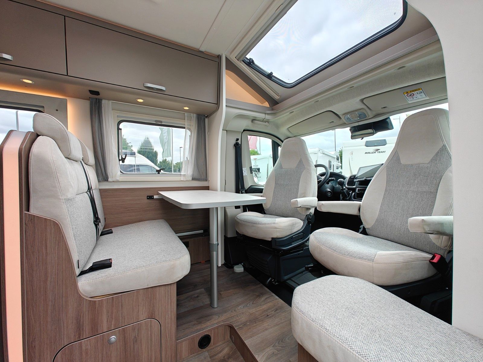 Fahrzeugabbildung Carado T-338 pro+ - SAT, TV, CarPlay, Kamera, Markise -