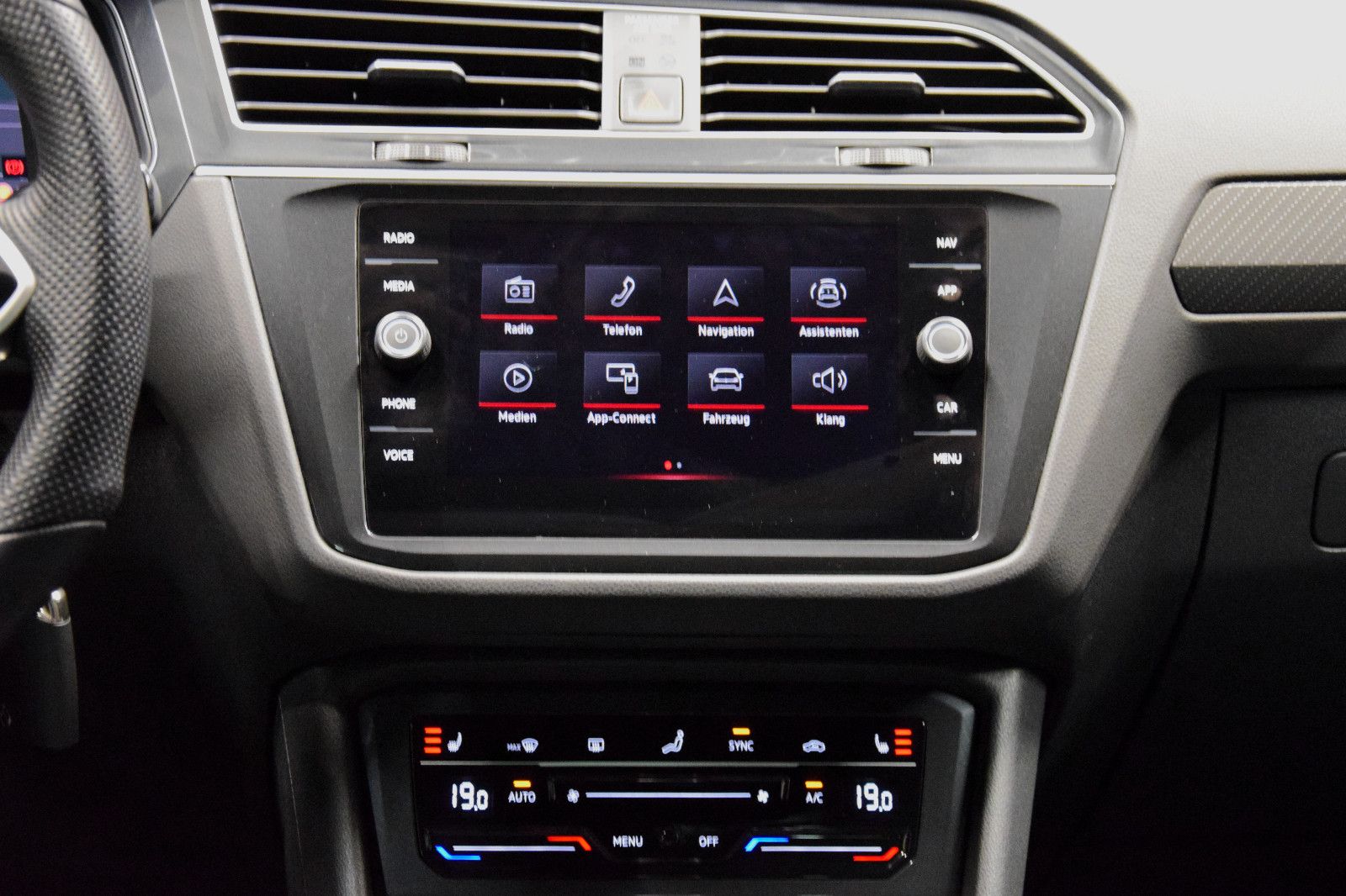 Fahrzeugabbildung Volkswagen Tiguan R-Line 4Motion IQ.Light ACC AHK 20°Kamera