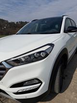 Hyundai TUCSON 1.6 T-GDI Premium 4WD DCT AHK Navi Pano - Hyundai TUCSON von privat
