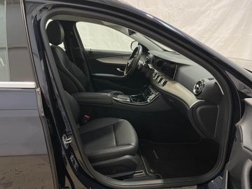 Mercedes E 220 - 8