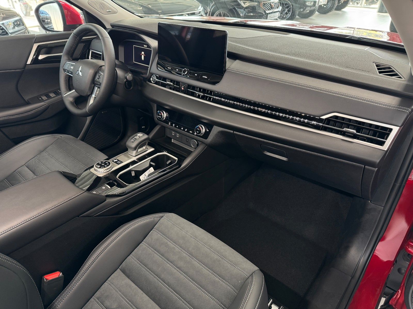 Fahrzeugabbildung Mitsubishi Outlander 2.4 PHEV 4WD Diamant PLUS