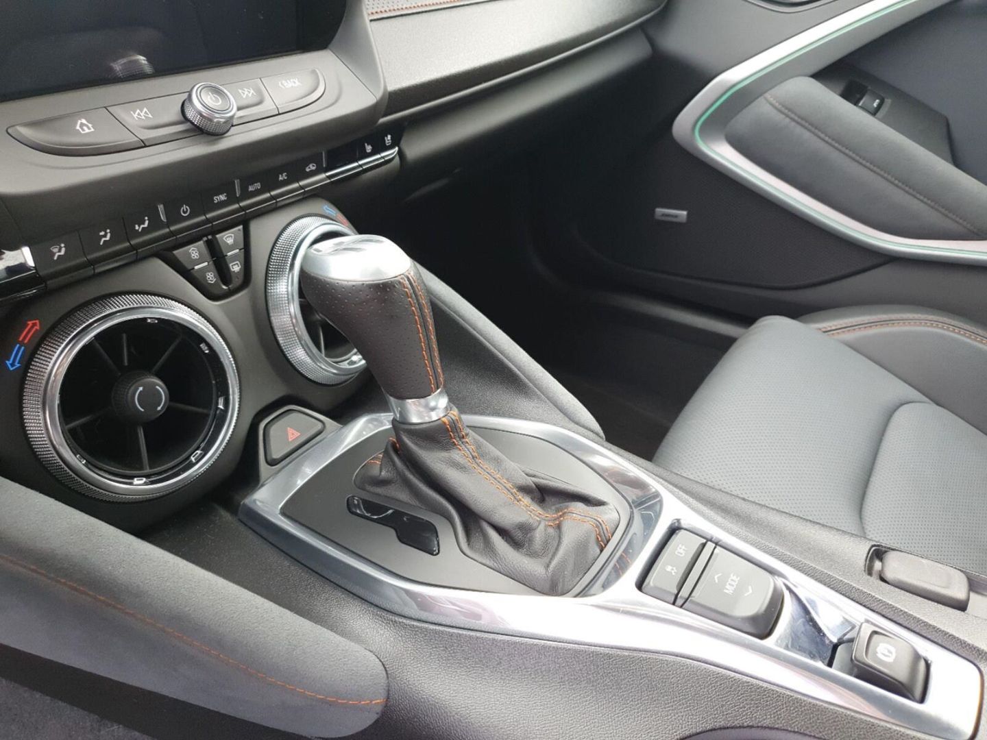 Fahrzeugabbildung Chevrolet Camaro Coupe 6.2 V8 50th Anniversary Edition