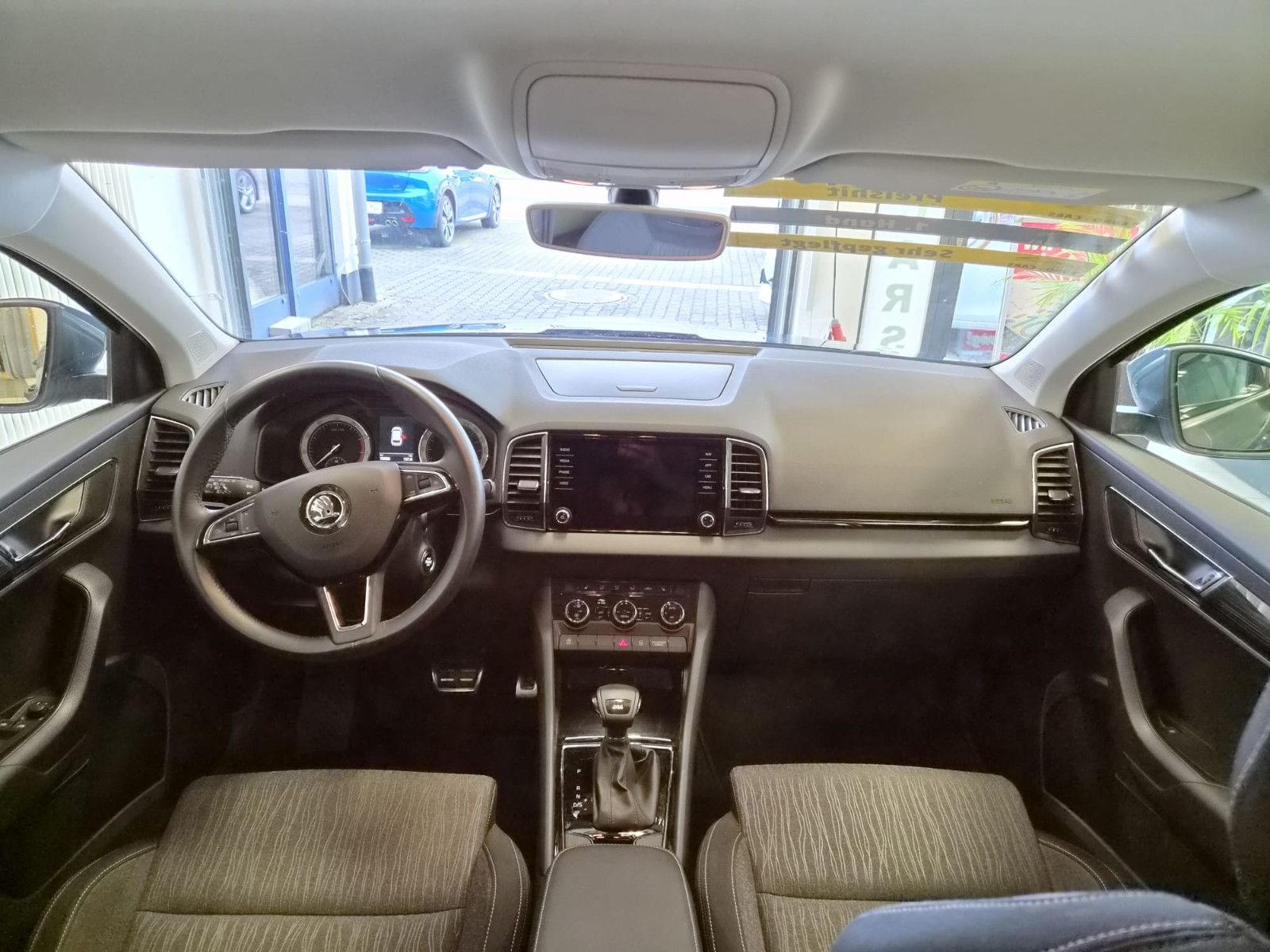Fahrzeugabbildung SKODA Karoq Style /  1. Hand / Garantie