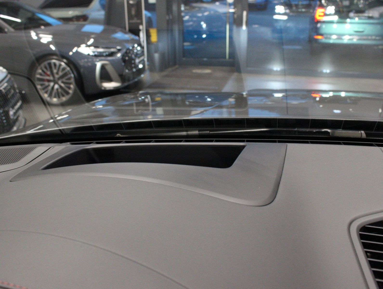 Fahrzeugabbildung Porsche Cayenne Turbo Sport Chrono*Sport Design*VOLL