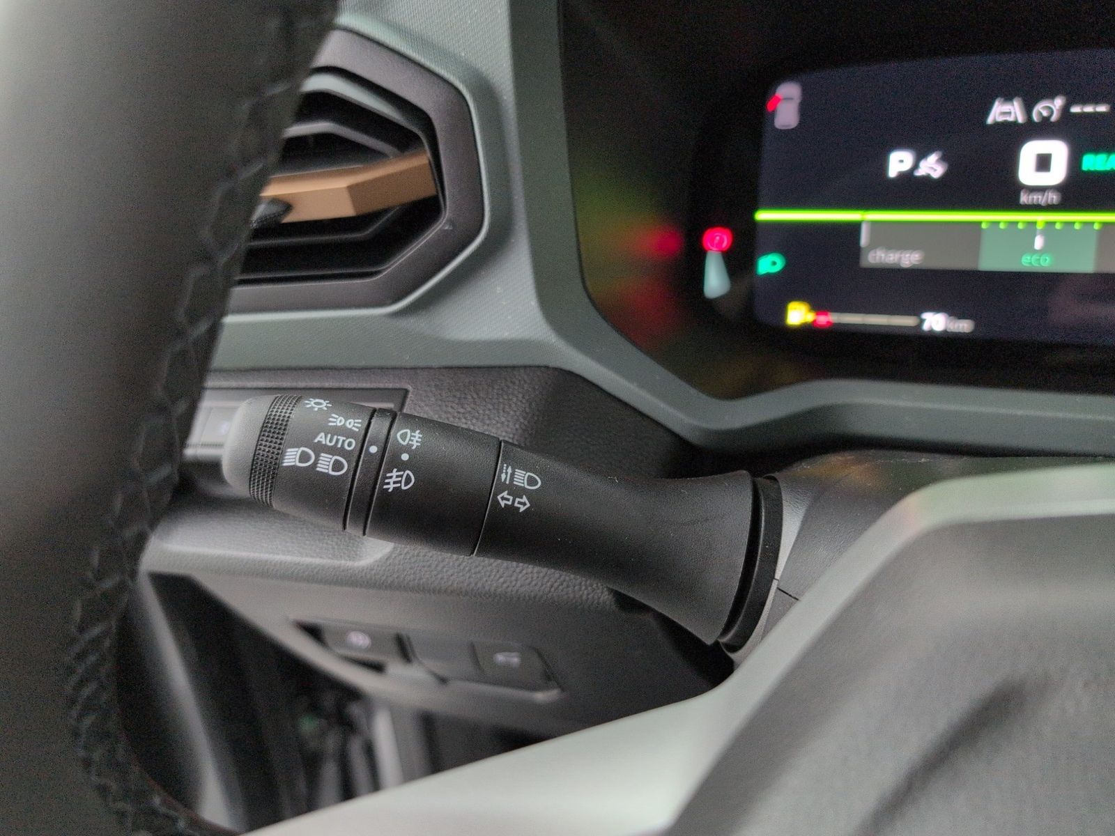 DACIA Bigster Extreme Hybrid 155 Zweifarblackierung – Bild 38