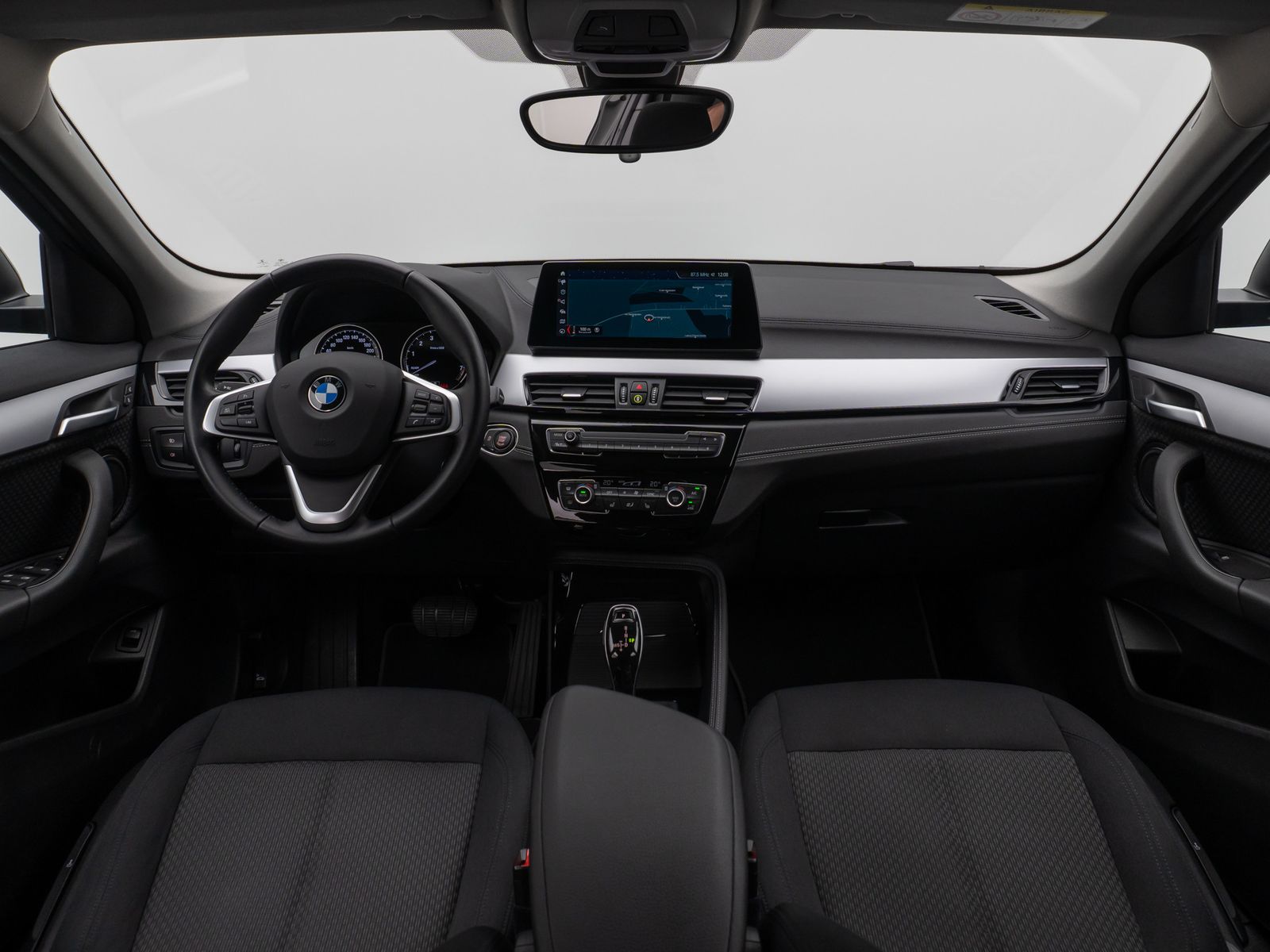 Fahrzeugabbildung BMW X2 sD20i HUD DAB Navi+Parkassist DrivAssis Alarm