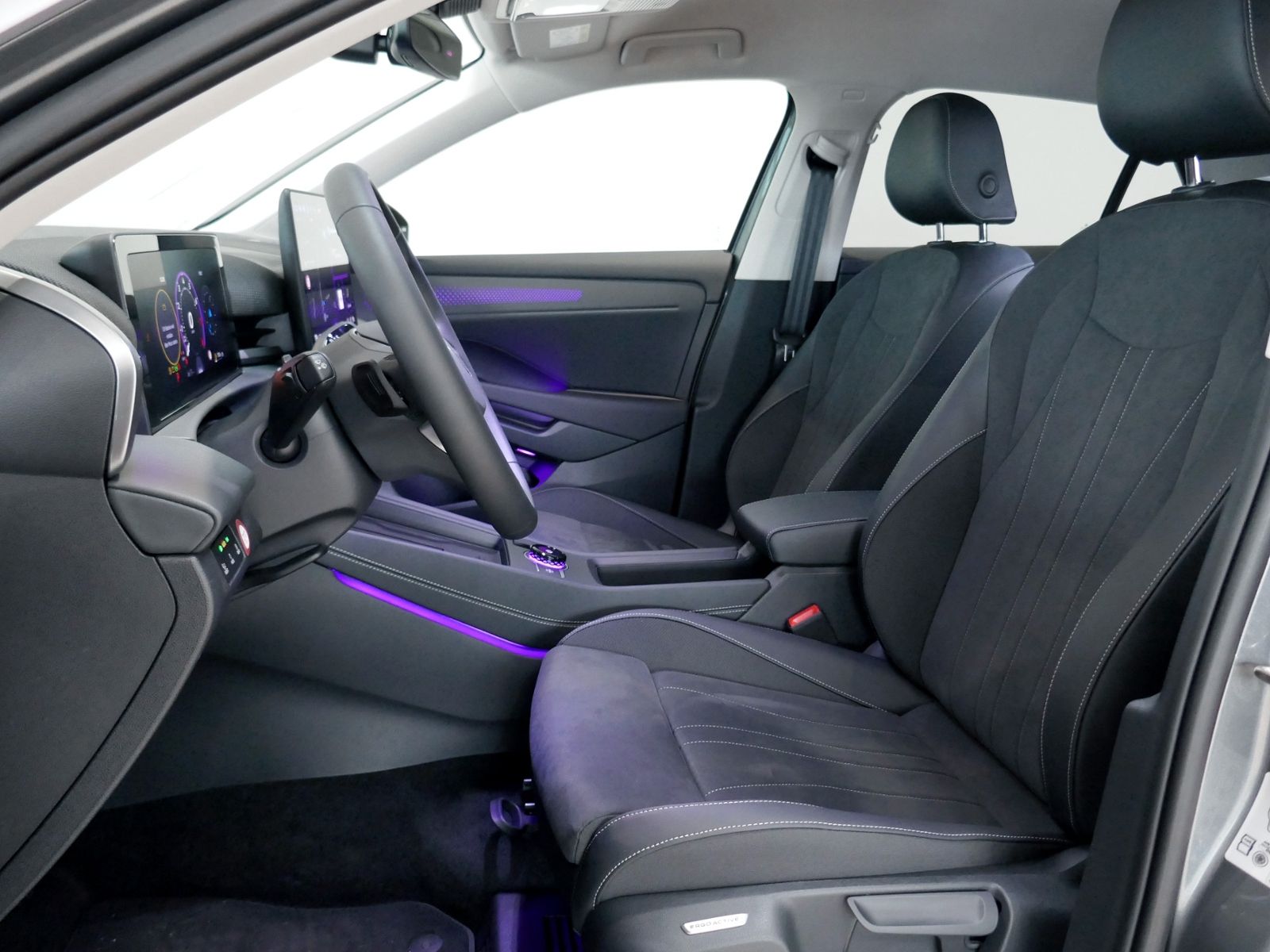 Fahrzeugabbildung Volkswagen T-Roc Style 1.5 eTSI DSG | LED AHK RFK ACC Navi