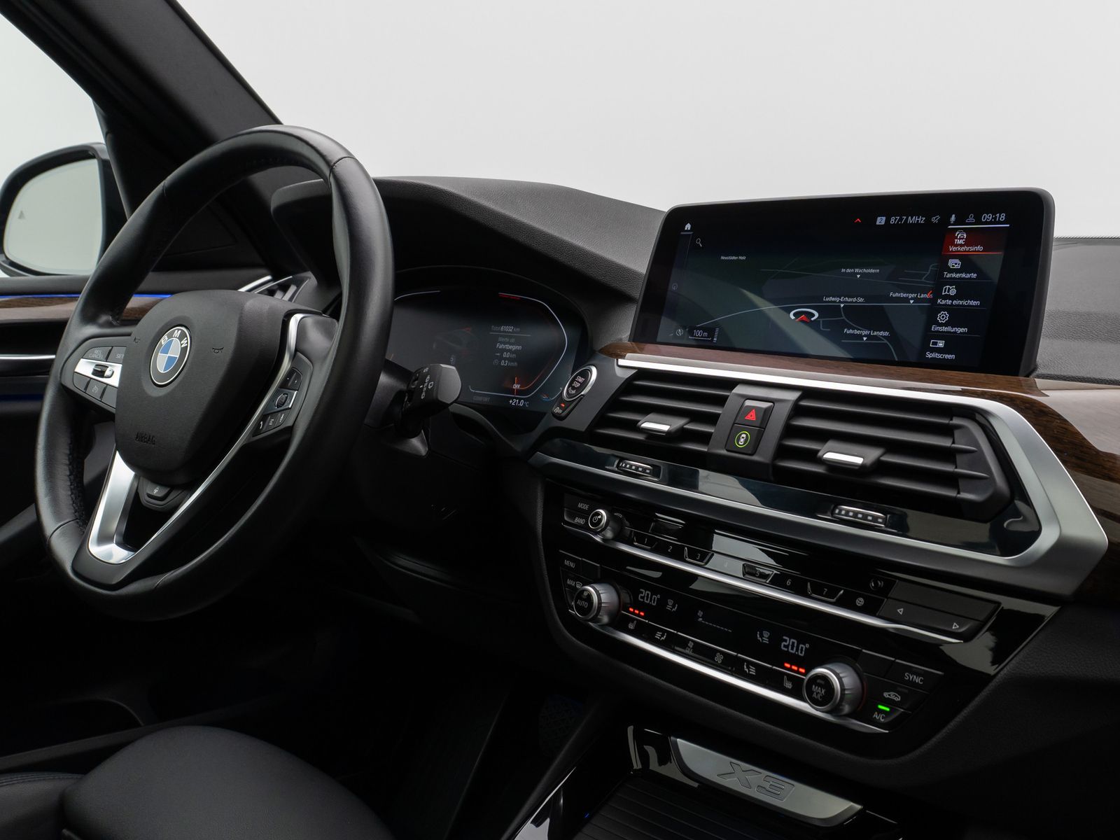Fahrzeugabbildung BMW X3 xD30i xLine Panoram Kamera HiFi Komfort Sport