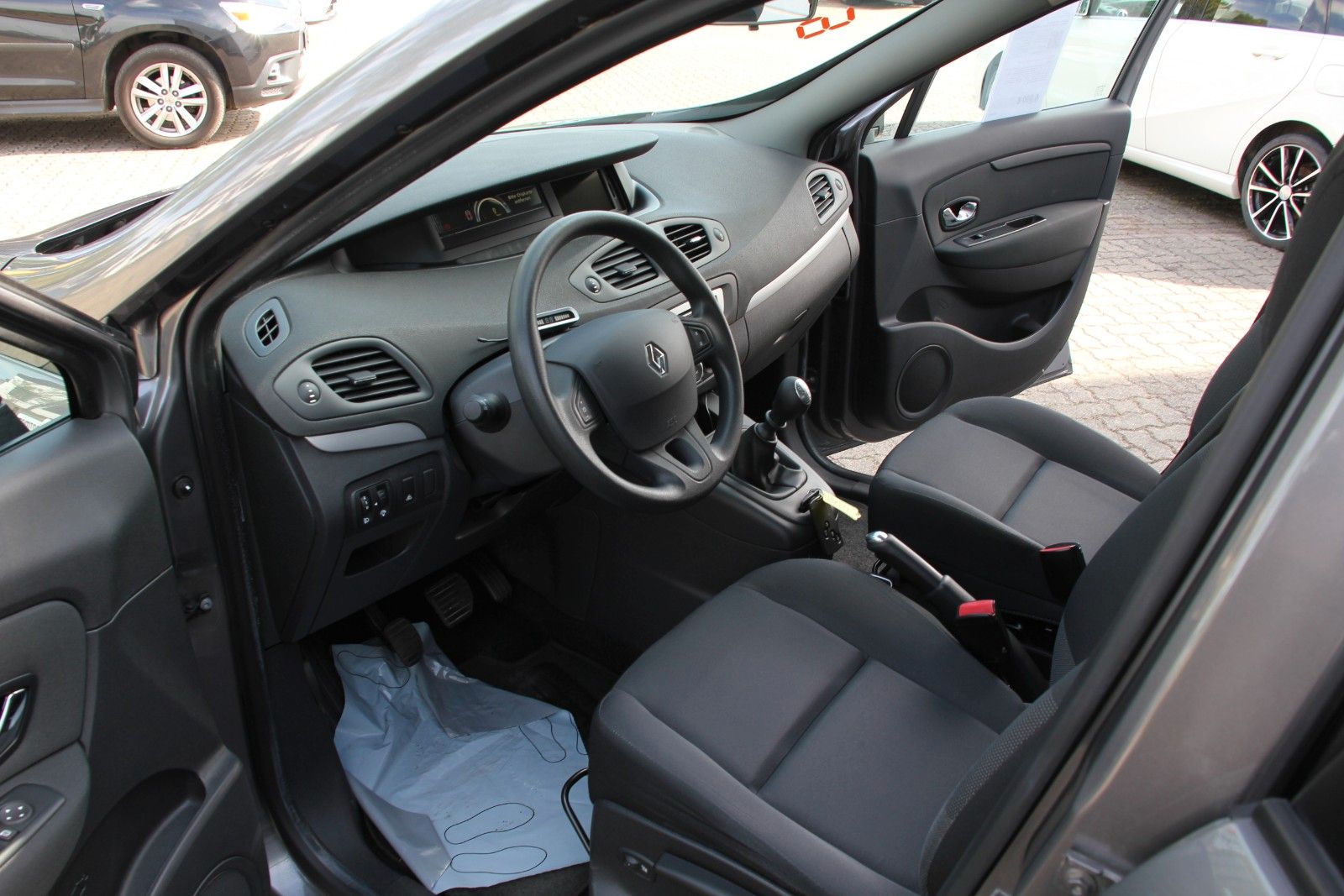 Fahrzeugabbildung Renault Scenic III TomTom Edition