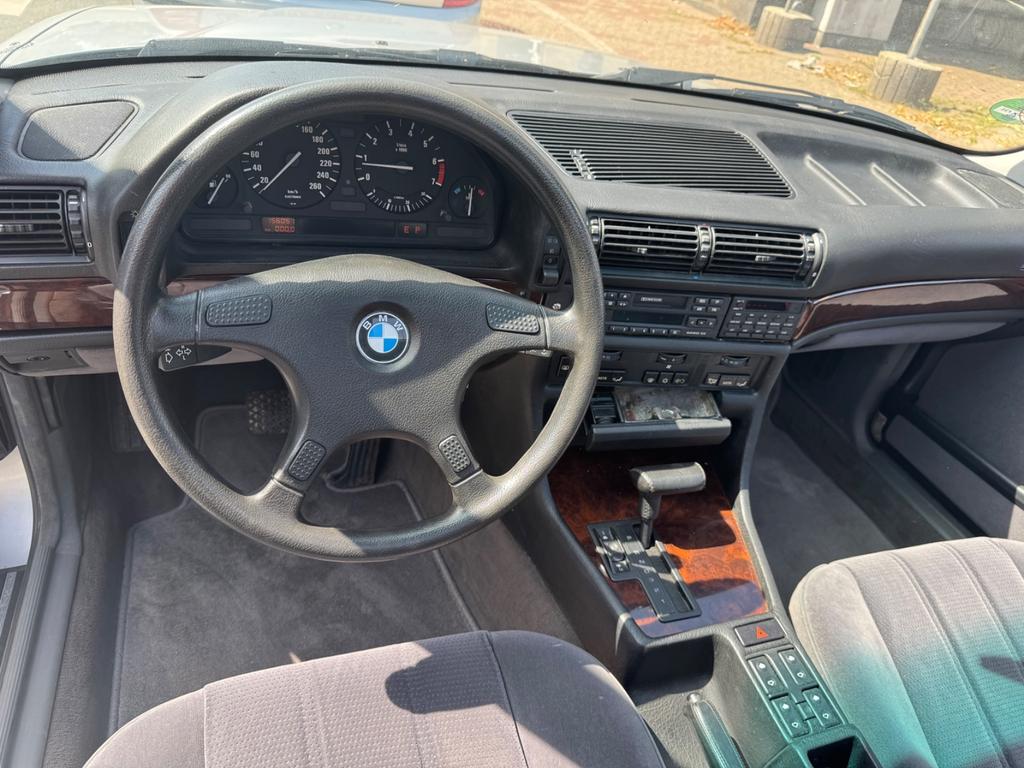 BMW 735