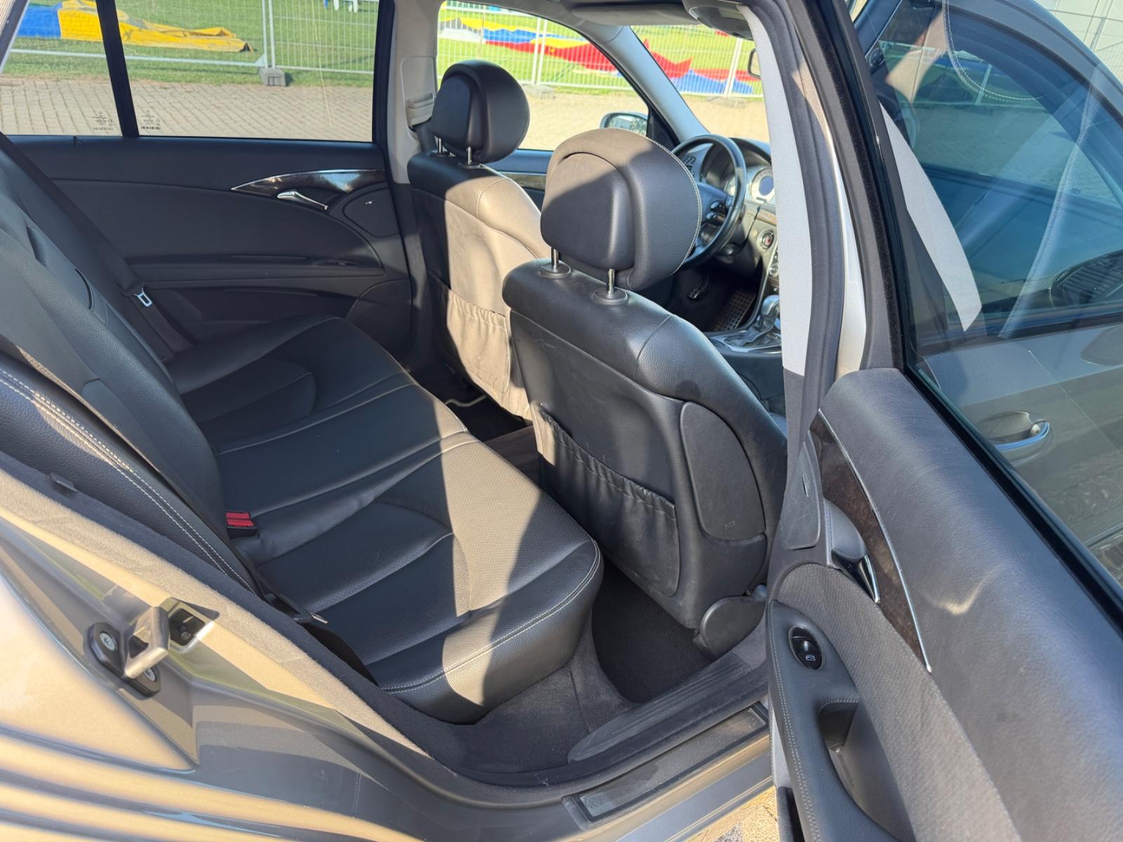 Mercedes-Benz E320 2006 — photo 10