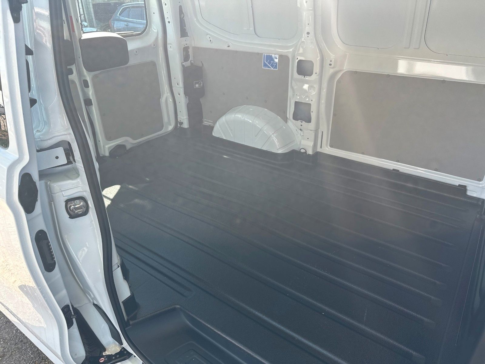 Fahrzeugabbildung Ford Transit Custom Kasten 320 L1 Trend FWD PHEV