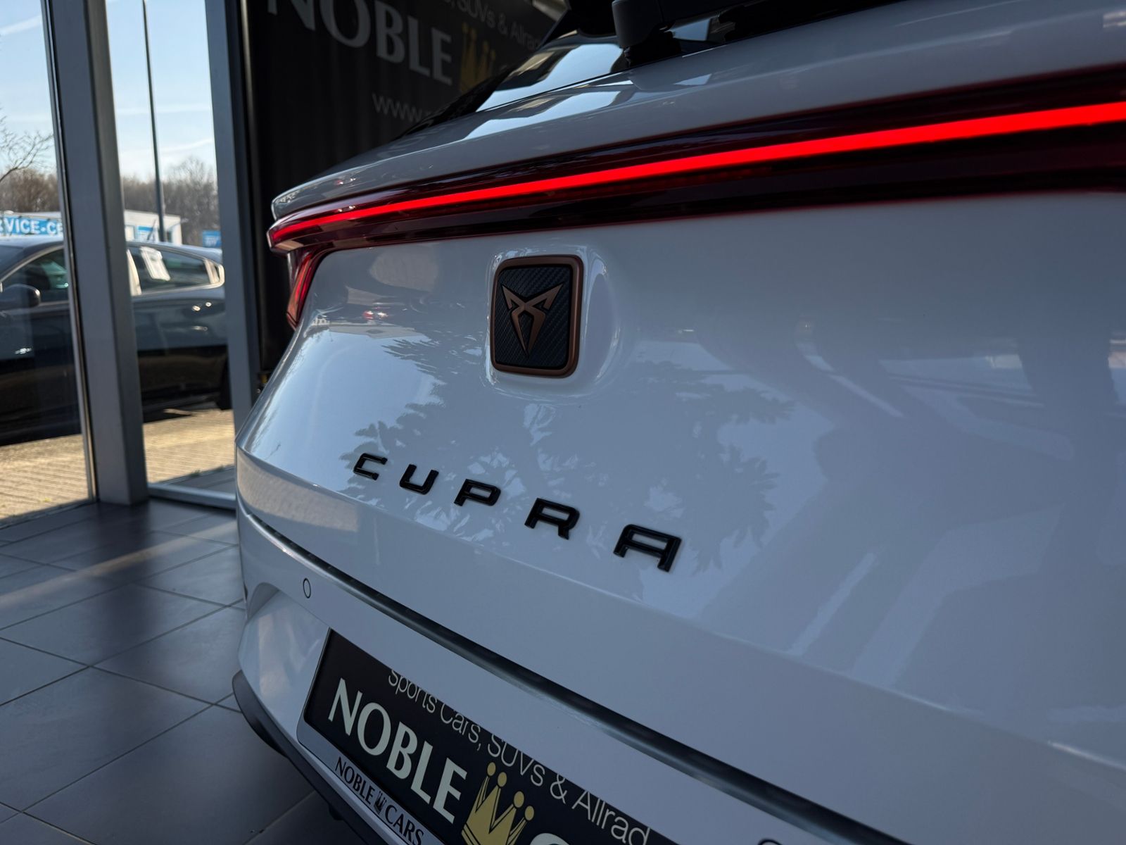 Fahrzeugabbildung CUPRA Leon Sportstourer VZ e-Hybrid ACC LED NAV 19"