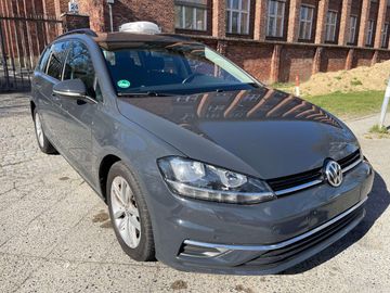 Volkswagen Golf - 1
