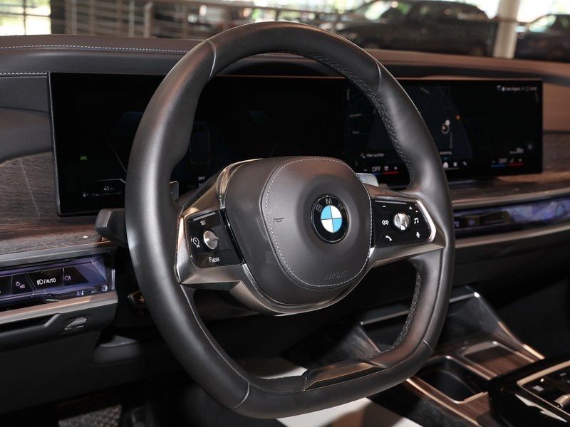BMW 740d xDrive Design Pure Excellence DrivAssProf 3 foto 9