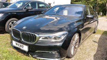 BMW 750 - 12