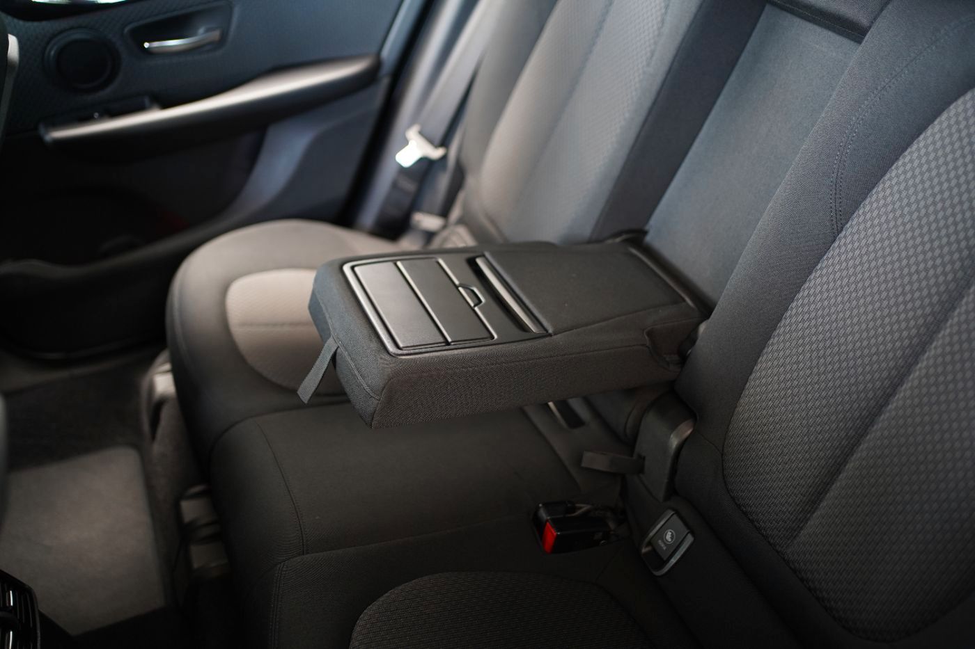 Fahrzeugabbildung BMW 218i Active Tourer Advantage KlimaA+LED+Navi+PDC